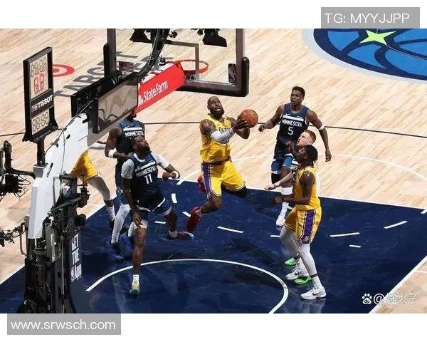 湖人对决快船精彩视频回顾一场篮球盛宴的激烈对抗与精彩瞬间
