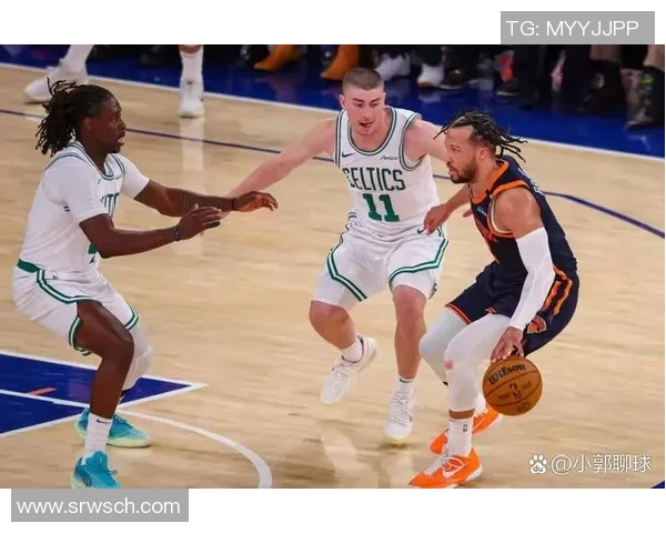 骑士与尼克斯激战正酣双方争夺季后赛席位的关键对决 骑士与尼克斯激战正酣双方争夺季后赛席位的关键对决